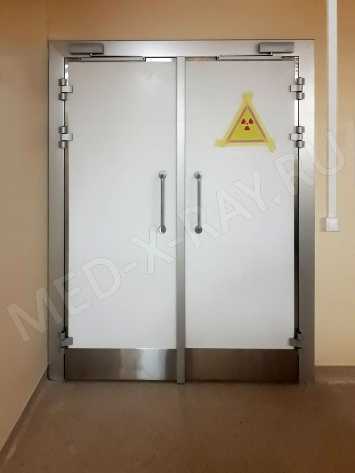 Многопрофильный медицинский центр «Клиники Лядова» Дверь защитная «TISSA-RP»