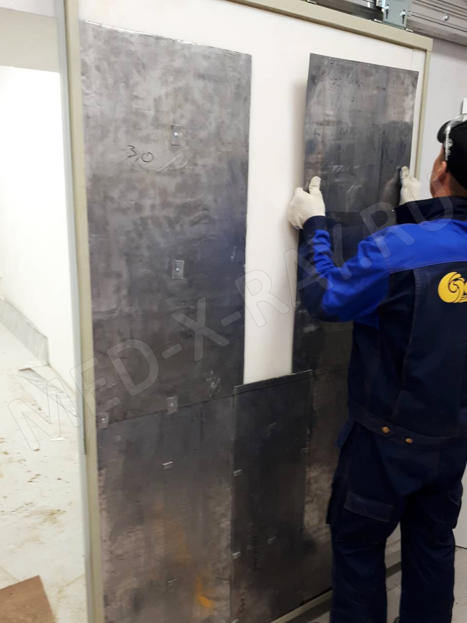 г. Ставрополь ПЭТ-центр монтаж рентгенозащитной двери